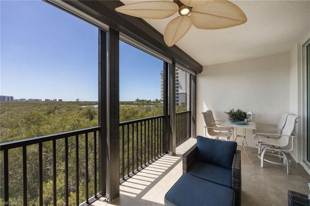 425 Cove Tower Dr, Unit 502, Naples, FL 34110 Photo