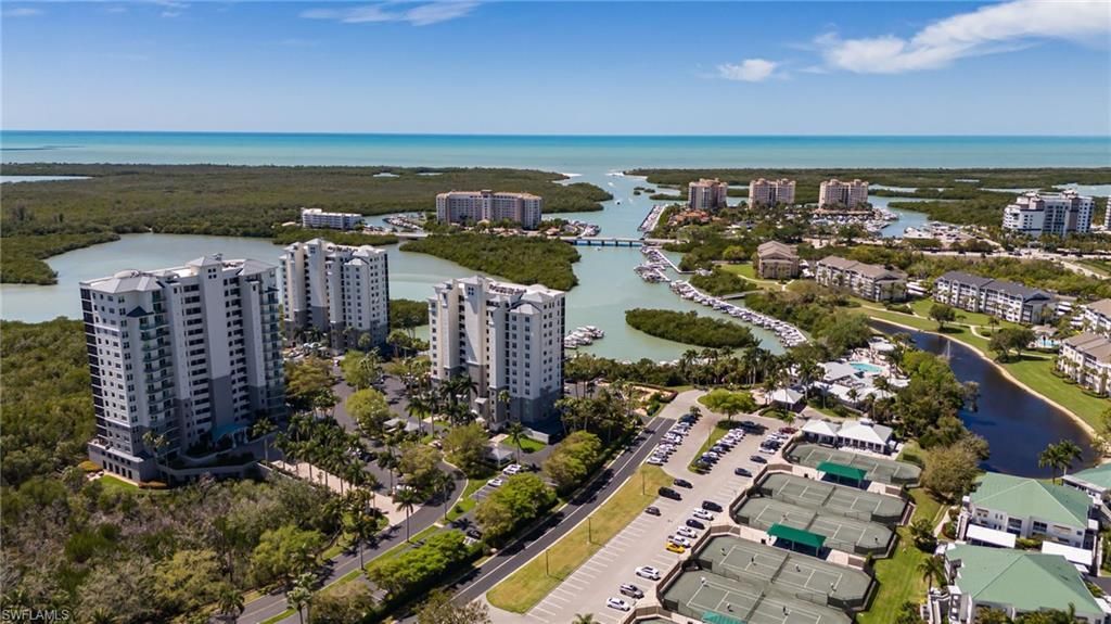 425 Cove Tower Dr, Unit 502, Naples, FL 34110 Photo