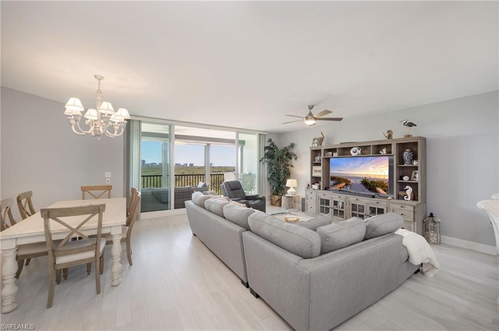 425 Cove Tower Dr, Unit 502, Naples, FL 34110 Photo