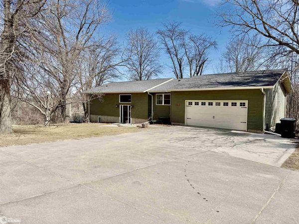 2316 Newport Avenue, Oskaloosa, IA 52577
