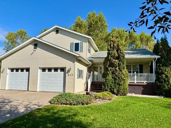 322 Oriole Avenue N, Thief River Falls, MN 56701