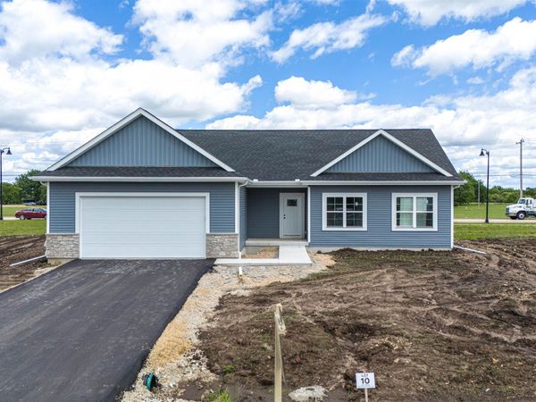1750 E Kyle Circle, Beloit, WI 53511