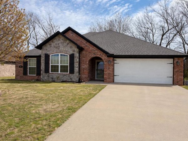 805 Chesterfield Drive, Webb City, MO 64870