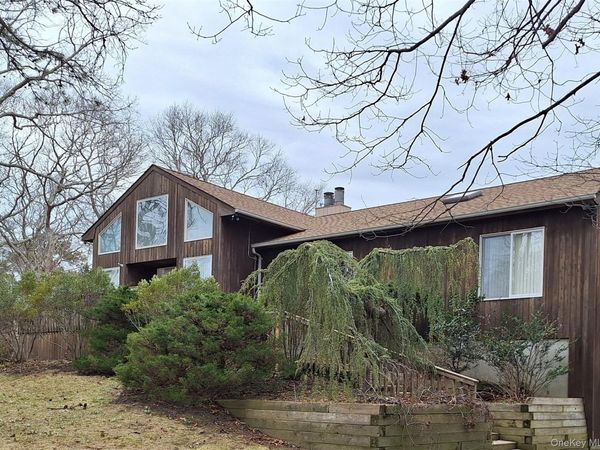 7 Clay Pit Road, Remsenburg, NY 11960