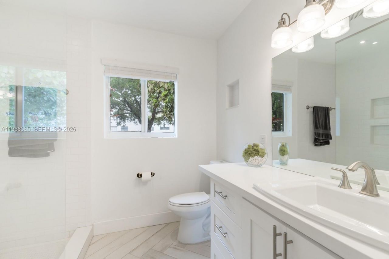 44 NW 40th St , Miami, FL 33127 Photo