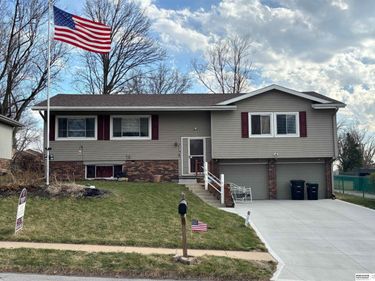 10521 Spaulding Circle, Omaha, NE 68134