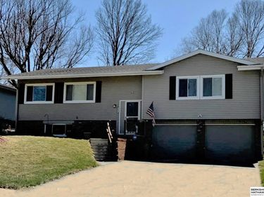 10521 Spaulding Circle , Omaha, NE 68134