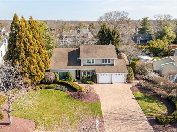 18 Chardonnay Road, Commack, NY 11725