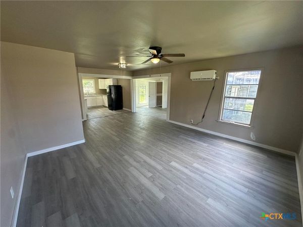 1903 Glendale Street , Victoria, TX 77901