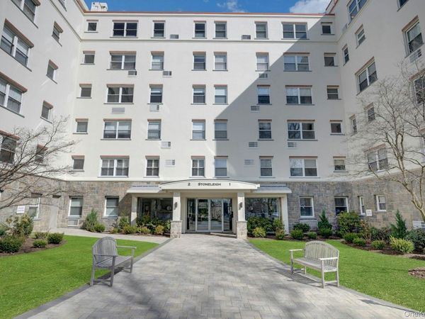 1 Stoneleigh Plaza, Unit 1T, Bronxville, NY 10708