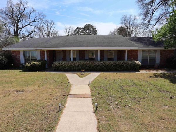 307 W 4th, Fordyce, AR 71671