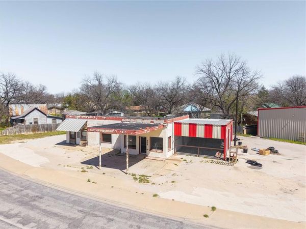 409 N Texas Street , De Leon, TX 76444