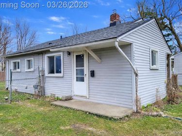32516 Newaygo Street, Westland, MI 48186