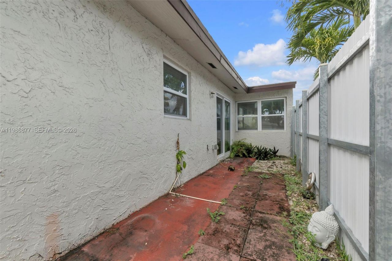 10532 SW 21st Ln, Miami, FL 33165 Photo