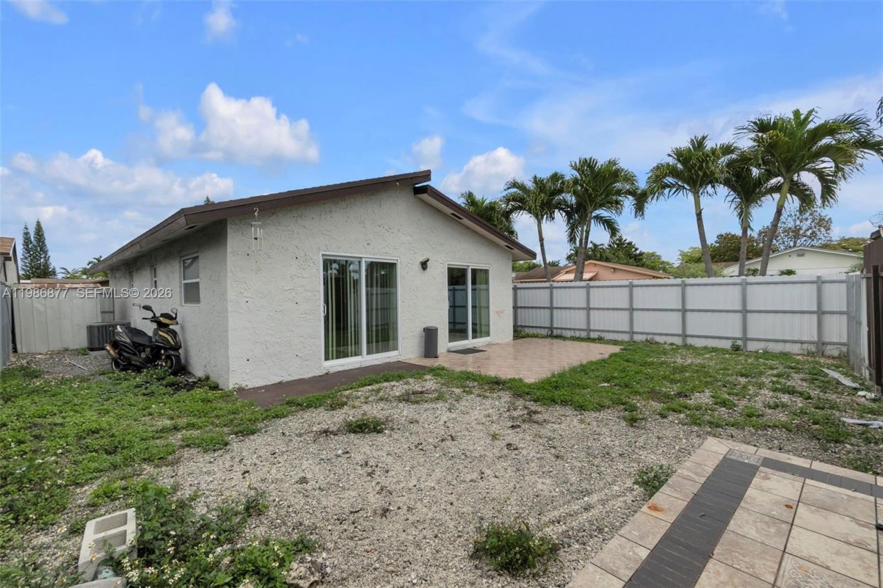 10532 SW 21st Ln, Miami, FL 33165 Photo