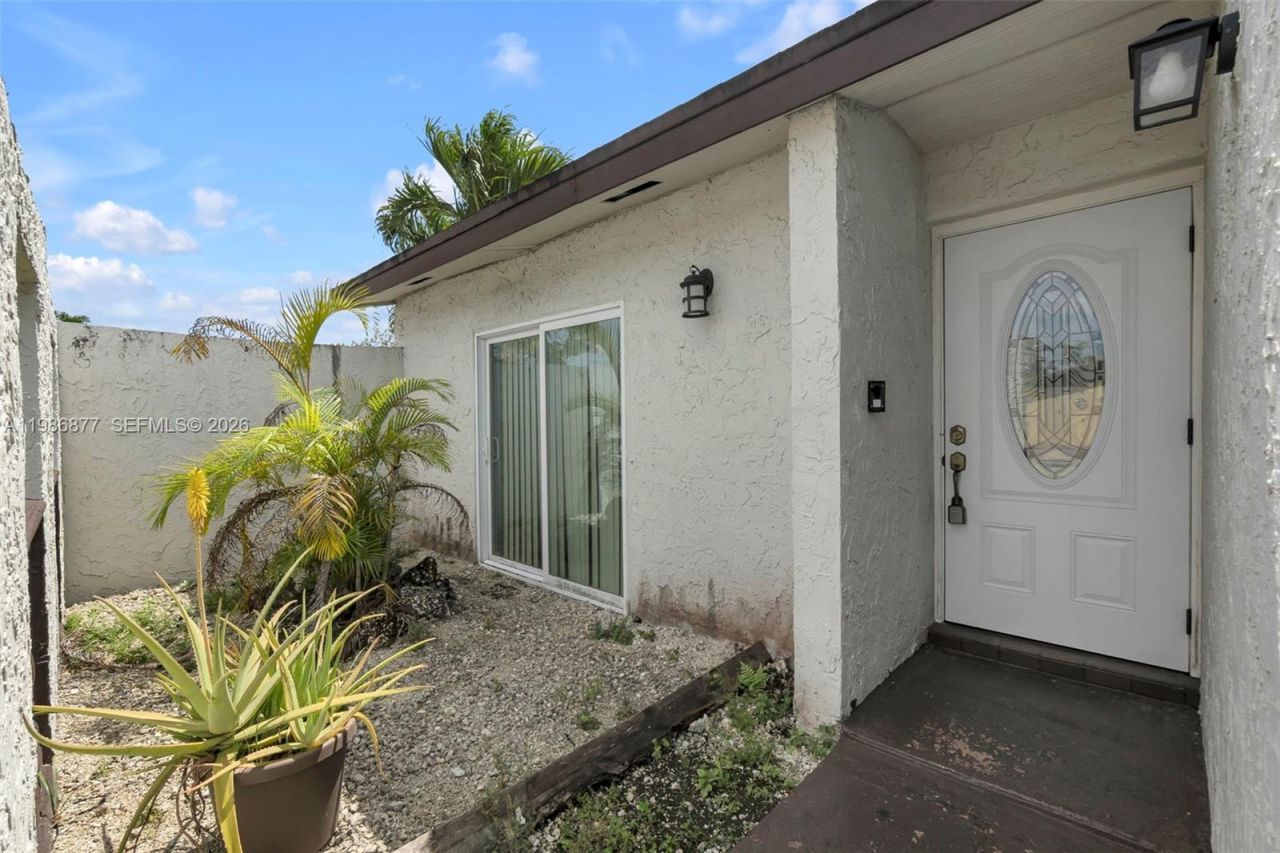 10532 SW 21st Ln, Miami, FL 33165 Photo