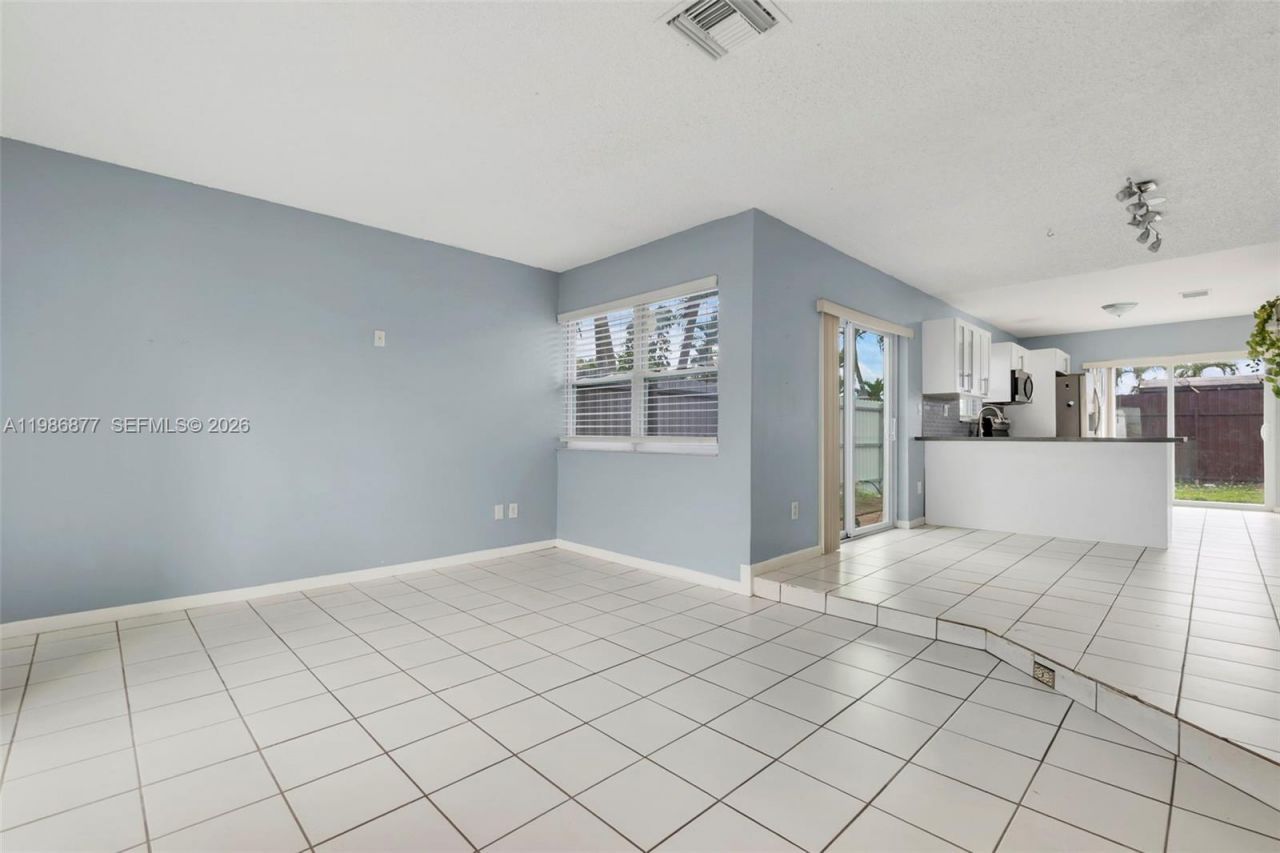 10532 SW 21st Ln, Miami, FL 33165 Photo