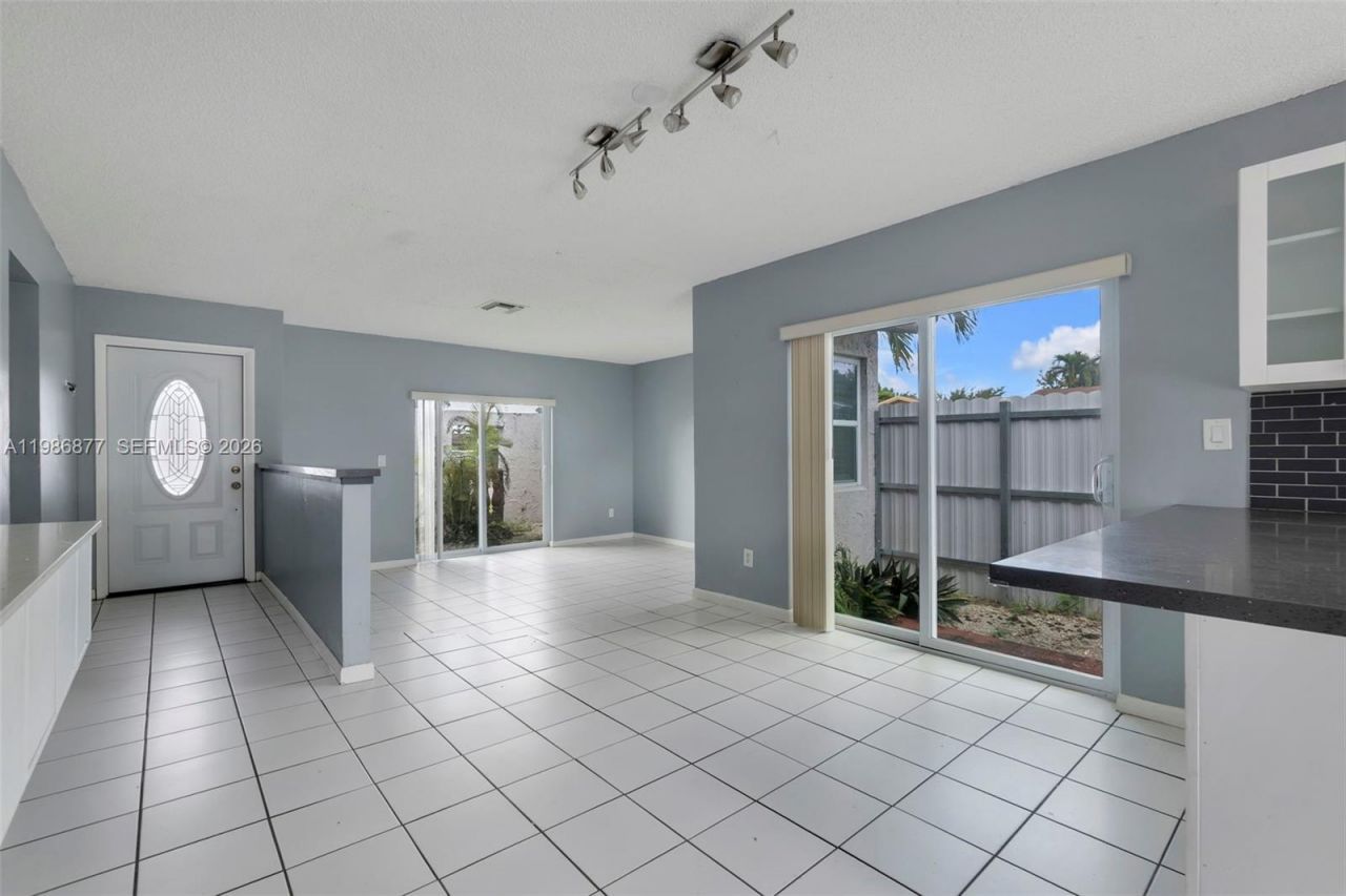 10532 SW 21st Ln, Miami, FL 33165 Photo