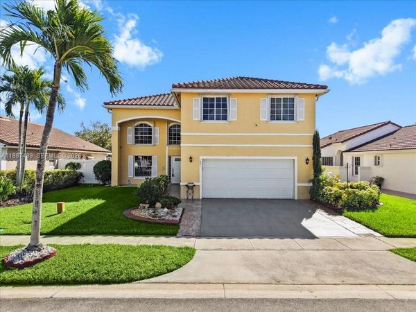 1041 NW 189th Ave , Pembroke Pines, FL 33029
