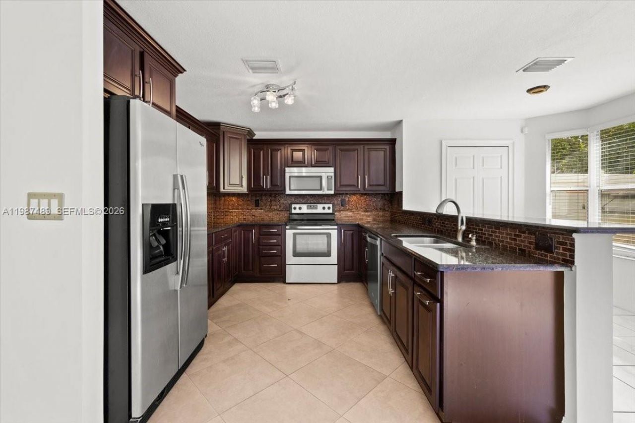 1041 NW 189th Ave, Pembroke Pines, FL 33029 Photo