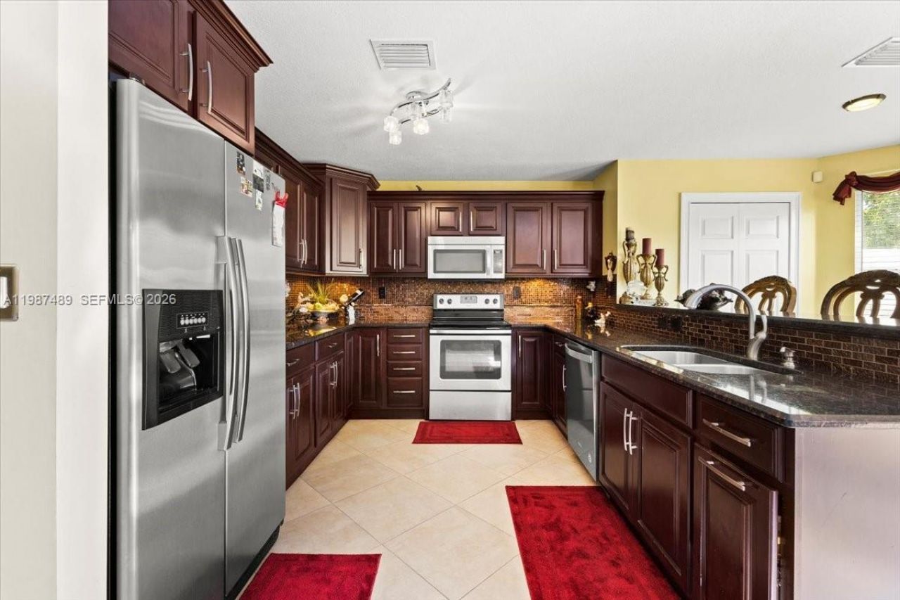 1041 NW 189th Ave , Pembroke Pines, FL 33029 Photo