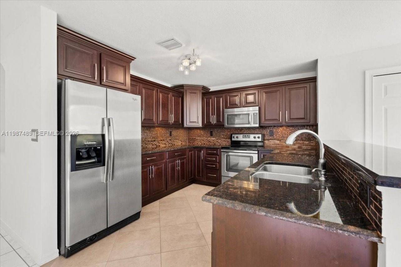 1041 NW 189th Ave, Pembroke Pines, FL 33029 Photo