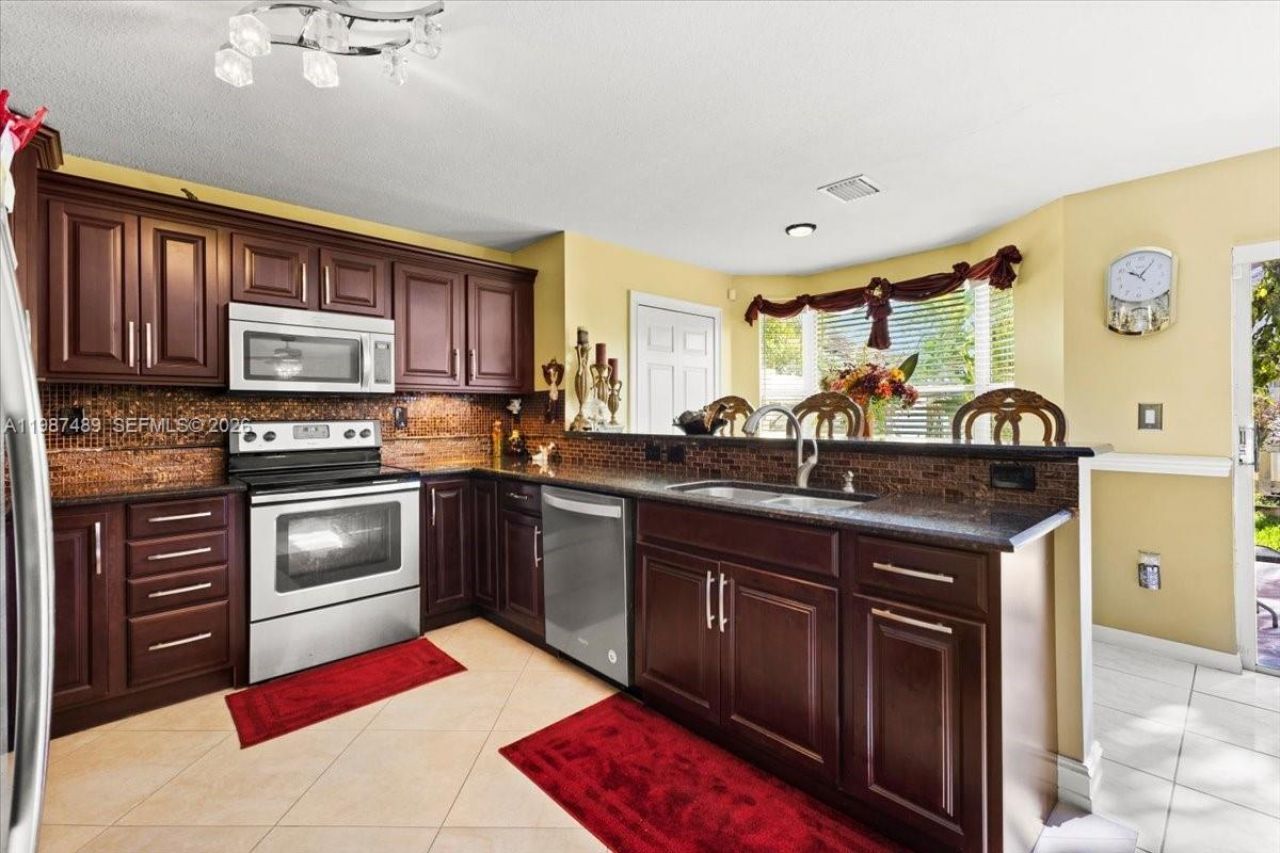 1041 NW 189th Ave , Pembroke Pines, FL 33029 Photo