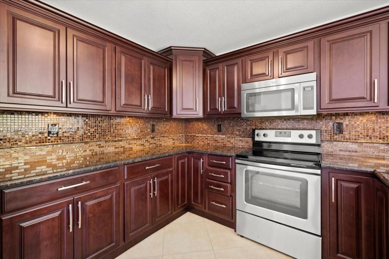 1041 NW 189th Ave, Pembroke Pines, FL 33029 Photo