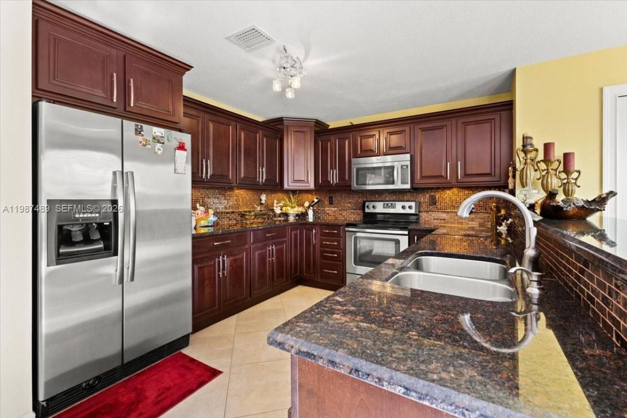 1041 NW 189th Ave , Pembroke Pines, FL 33029 Photo