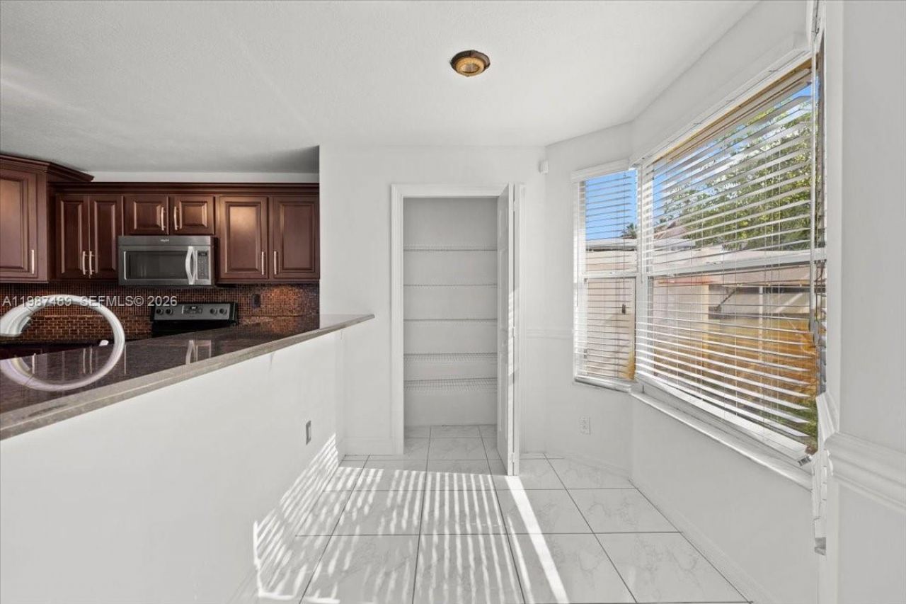 1041 NW 189th Ave, Pembroke Pines, FL 33029 Photo