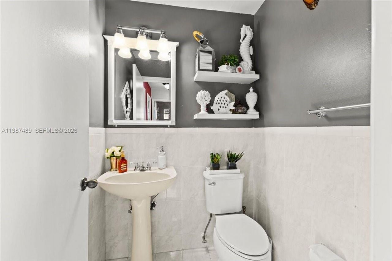 1041 NW 189th Ave , Pembroke Pines, FL 33029 Photo