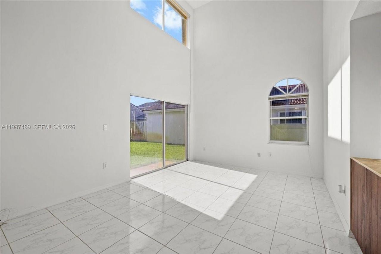 1041 NW 189th Ave, Pembroke Pines, FL 33029 Photo