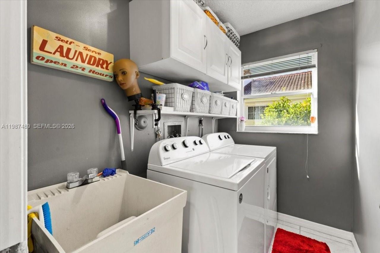 1041 NW 189th Ave , Pembroke Pines, FL 33029 Photo