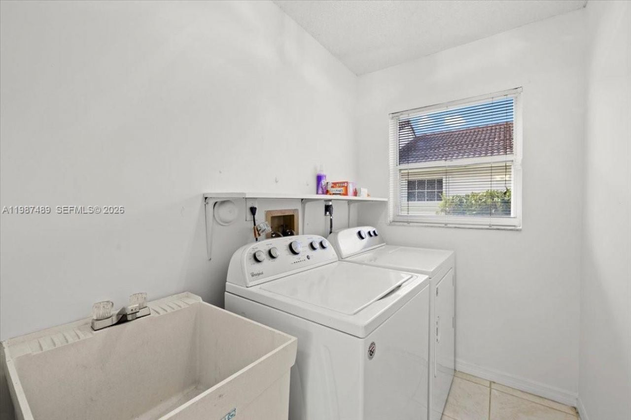 1041 NW 189th Ave, Pembroke Pines, FL 33029 Photo