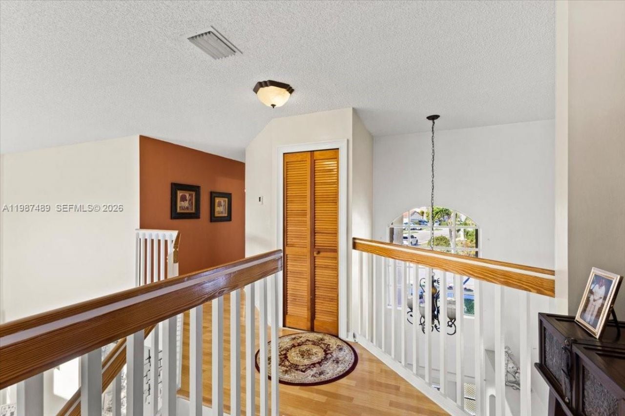 1041 NW 189th Ave , Pembroke Pines, FL 33029 Photo