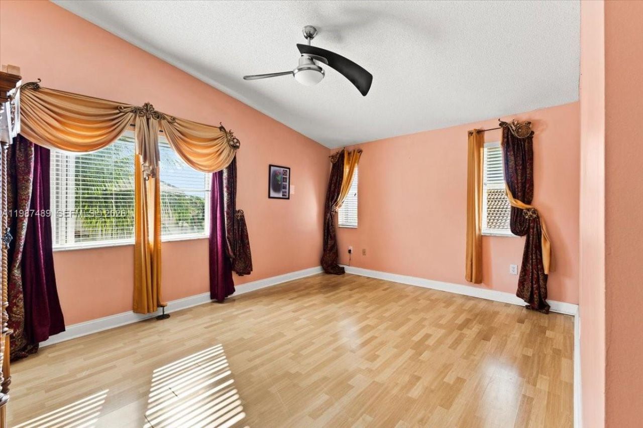 1041 NW 189th Ave , Pembroke Pines, FL 33029 Photo