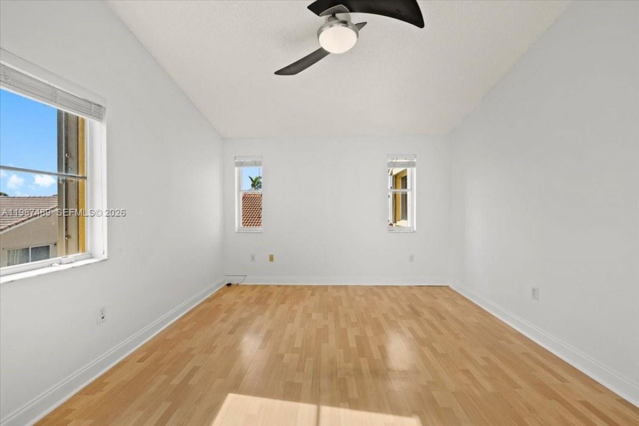 1041 NW 189th Ave, Pembroke Pines, FL 33029 Photo