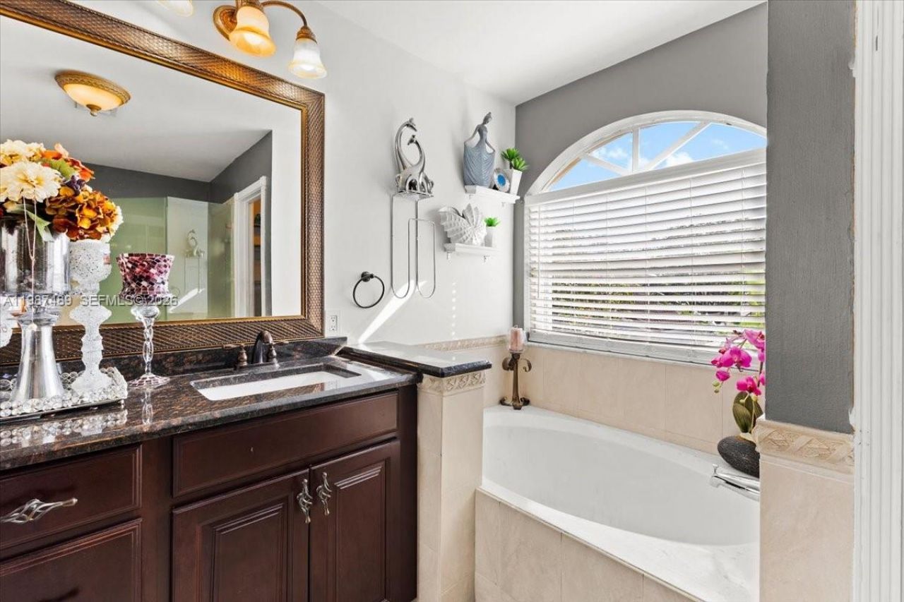 1041 NW 189th Ave , Pembroke Pines, FL 33029 Photo