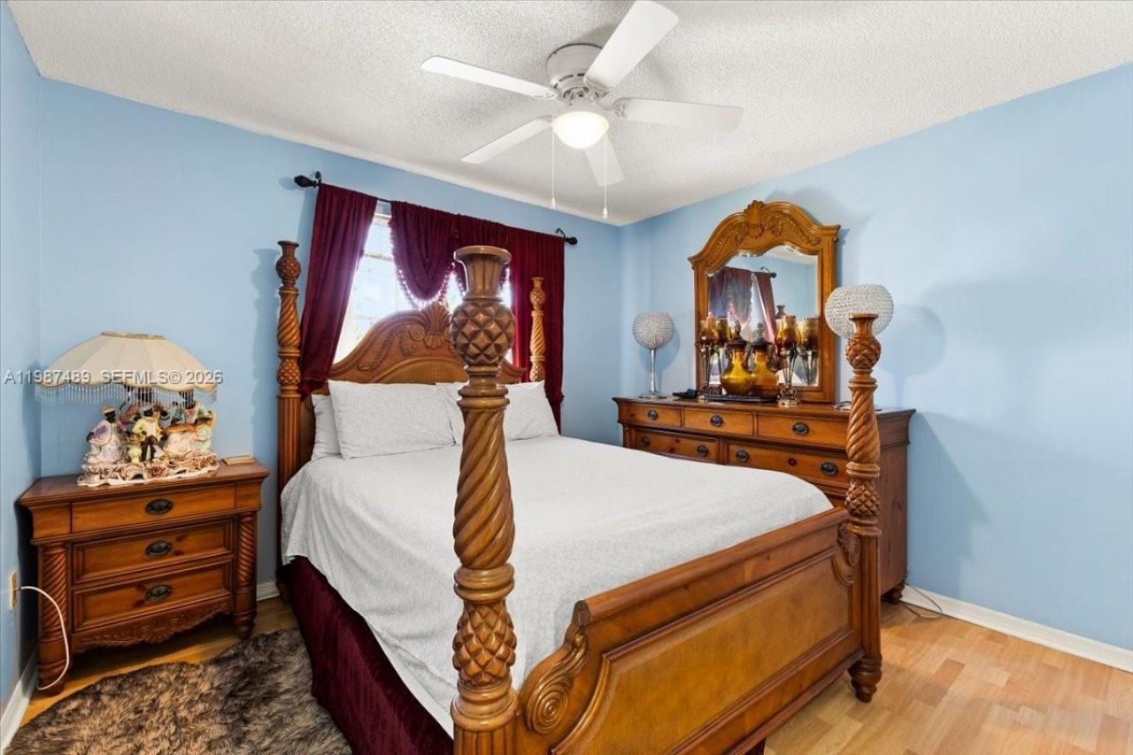 1041 NW 189th Ave , Pembroke Pines, FL 33029 Photo