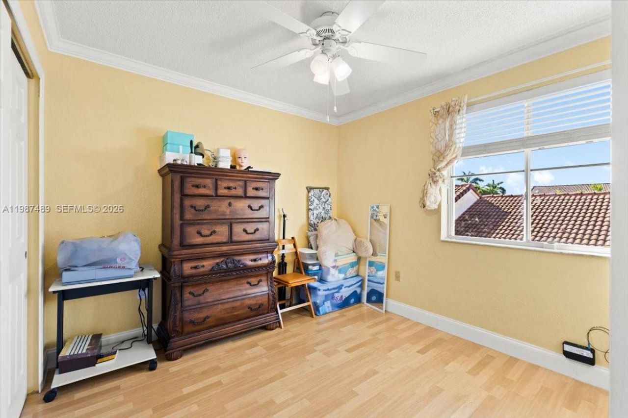 1041 NW 189th Ave , Pembroke Pines, FL 33029 Photo