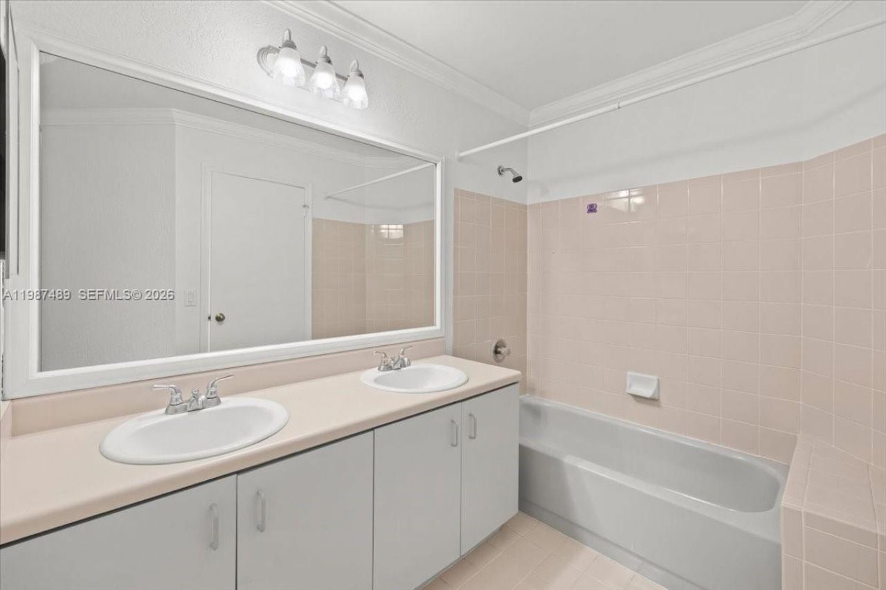 1041 NW 189th Ave, Pembroke Pines, FL 33029 Photo