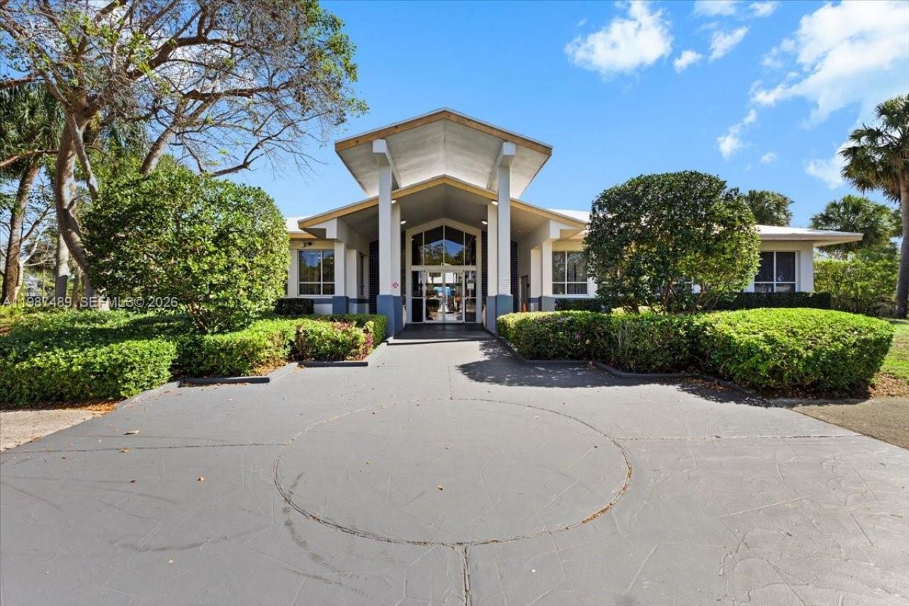 1041 NW 189th Ave , Pembroke Pines, FL 33029 Photo