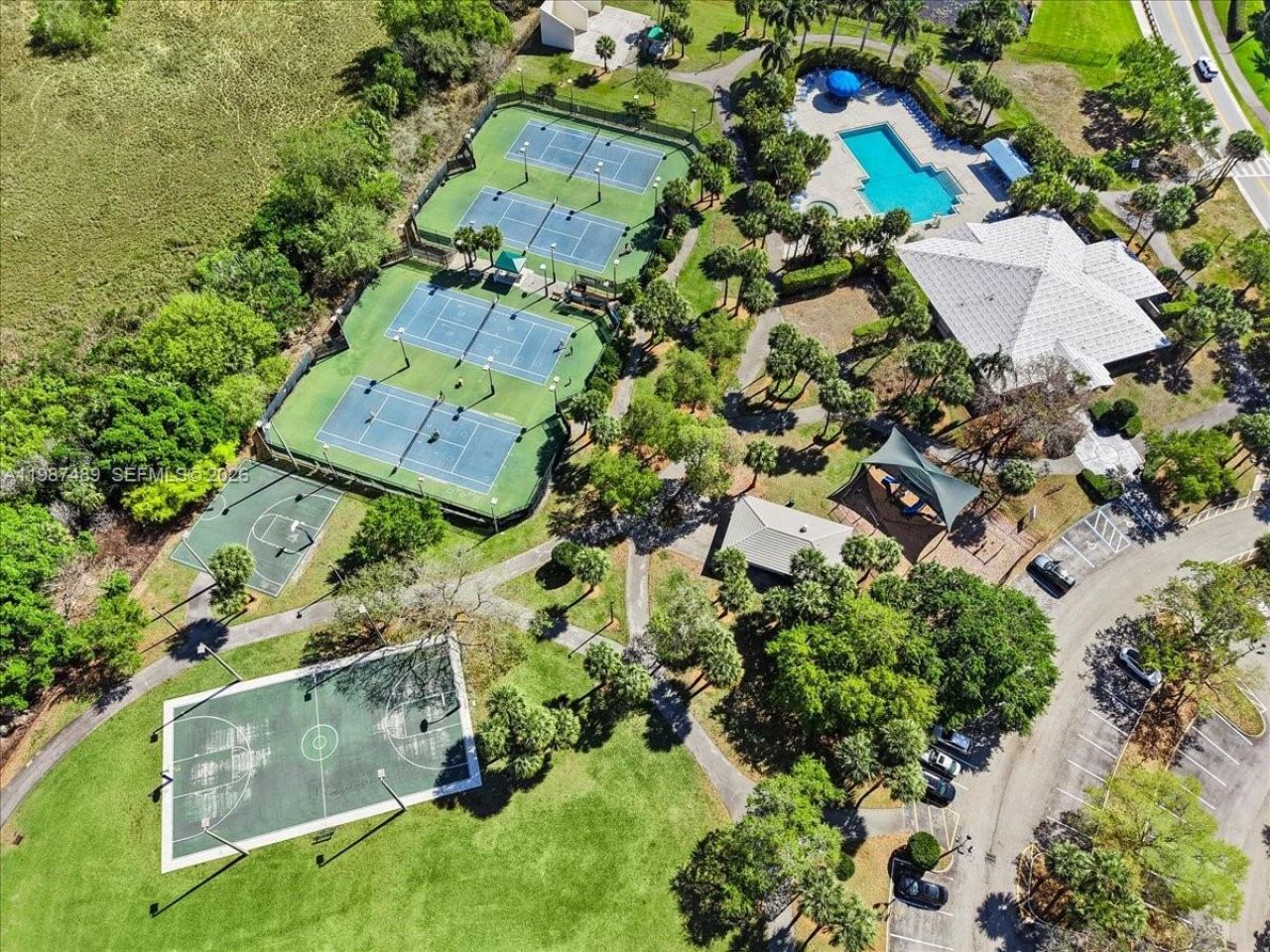 1041 NW 189th Ave , Pembroke Pines, FL 33029 Photo