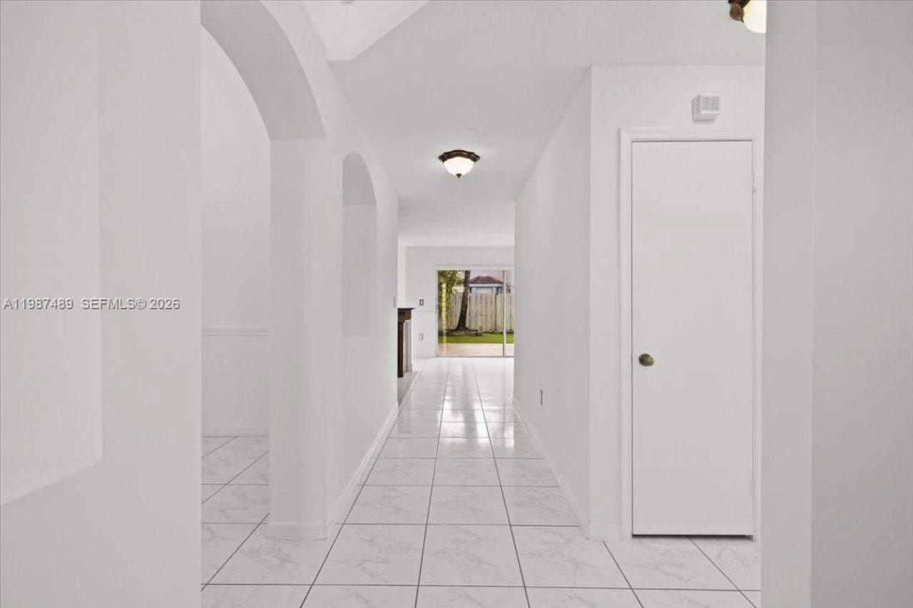 1041 NW 189th Ave, Pembroke Pines, FL 33029 Photo