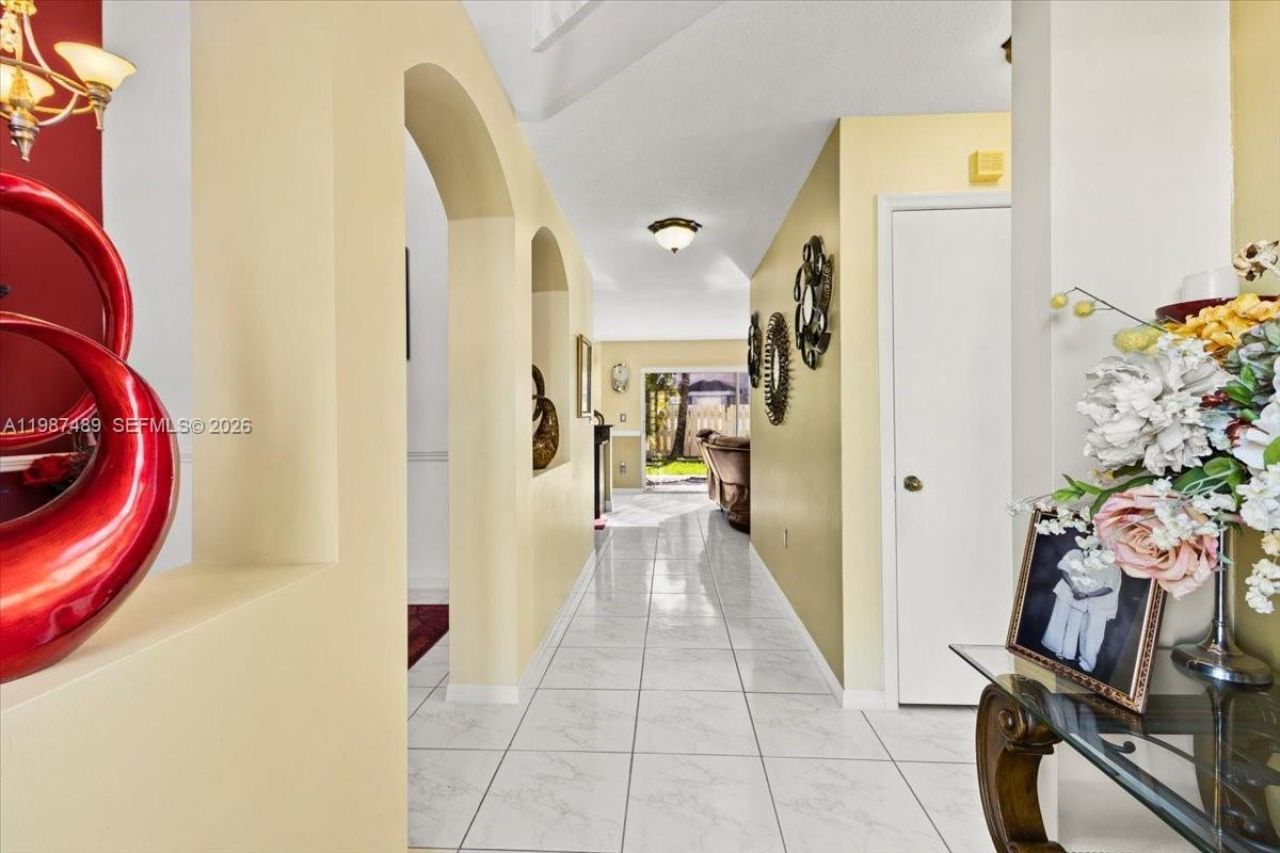 1041 NW 189th Ave , Pembroke Pines, FL 33029 Photo