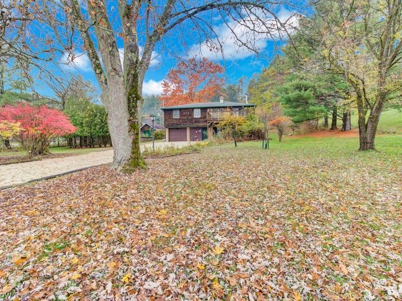 7 Choctaw Trail, Malvern, OH 44644 Photo 2