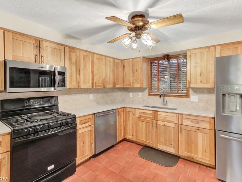 7 Choctaw Trail, Malvern, OH 44644 Photo 9