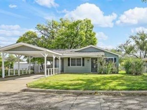 208 D Street, Whitesboro, TX 76273