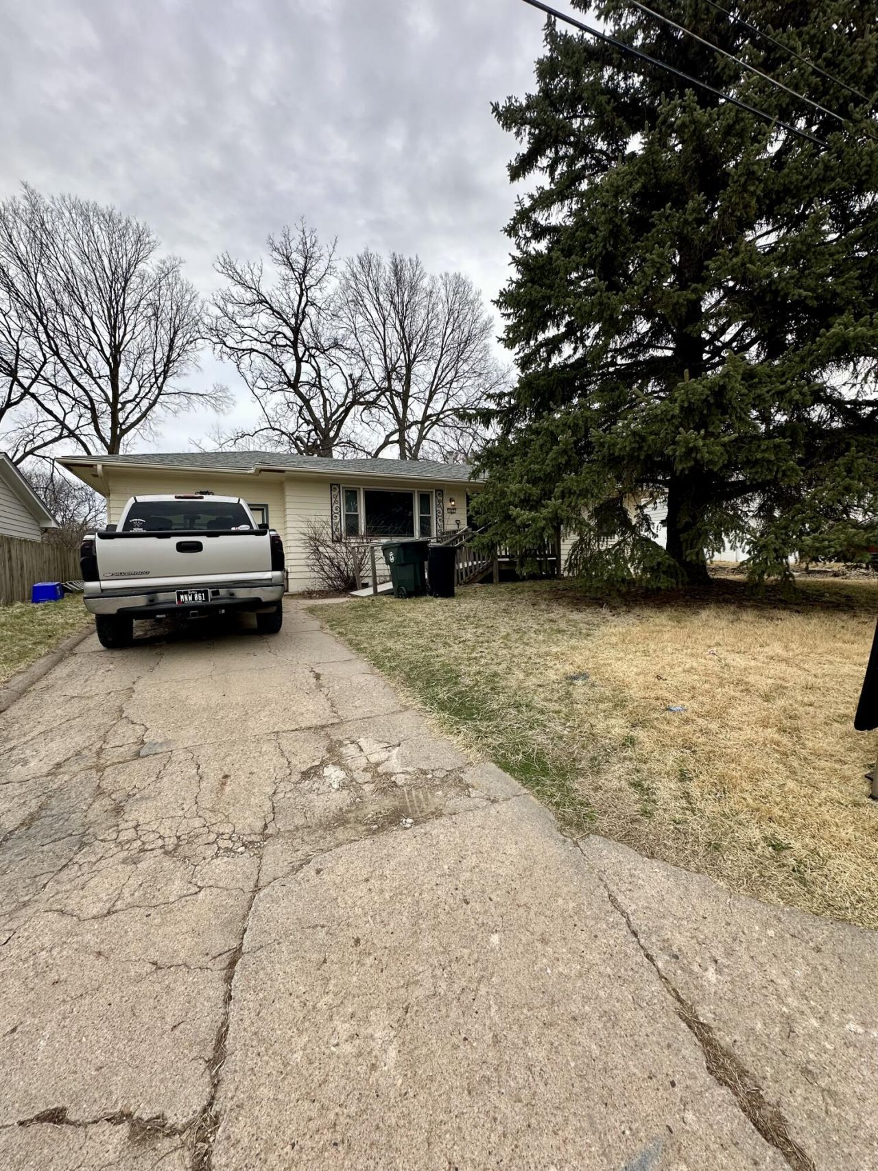 322 N Sierra Drive, Council Bluffs, IA 51503 Main Photo