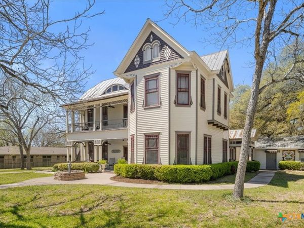 501 W Moore, Moulton, TX 77975